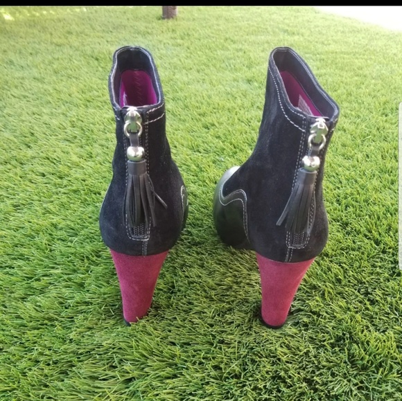 Booties 7.5 - Picture 3 of 4